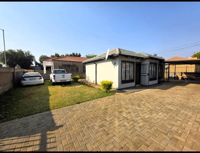 3 BEDROOM HOUSE FOR SALE IN THE ORCHARDS